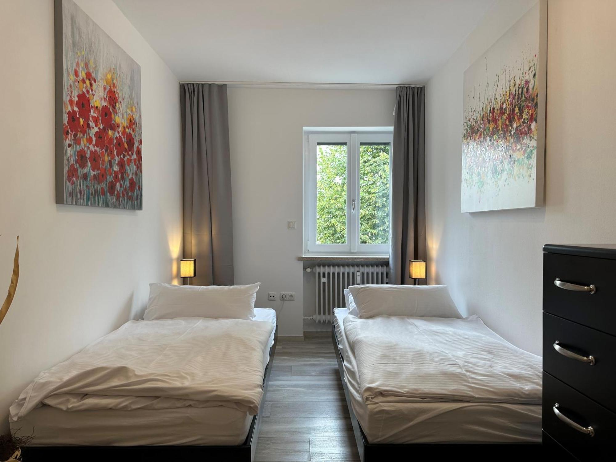 Mm Lodge - Apartments In Innenstadtlage Mit Parkplatz เอาก์สเบิร์ก ภายนอก รูปภาพ